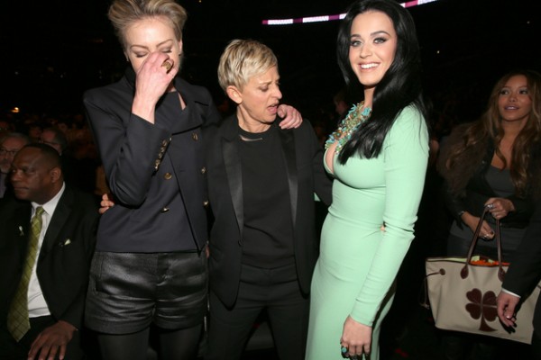 Ellen reacting to Katy Perry's Grammys Dress