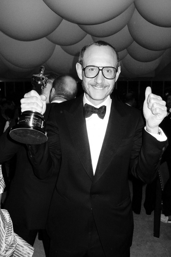 Terry Richardson with Anne Hathaway's Oscar