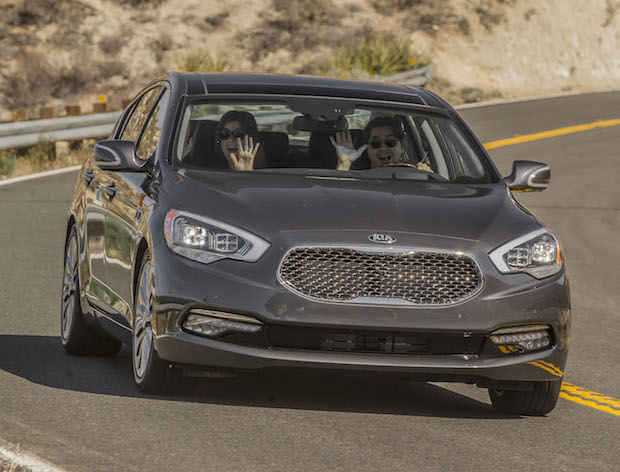 KIA K900 Test Drive - Lander Yeoman