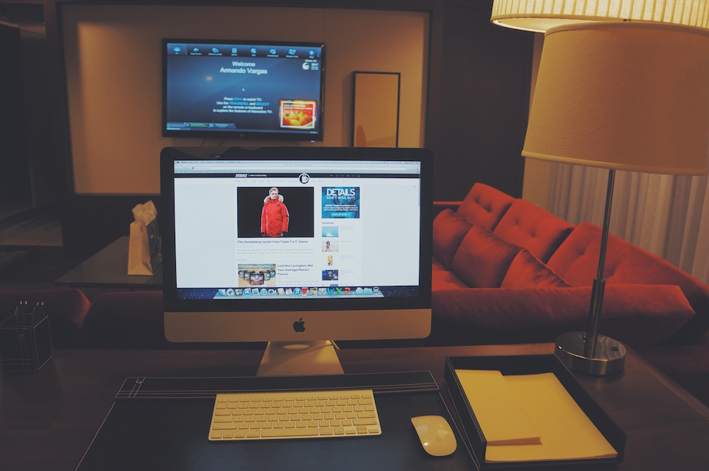 iMac in the 'Premium Suite' at Hyatt Regency, Atlanta