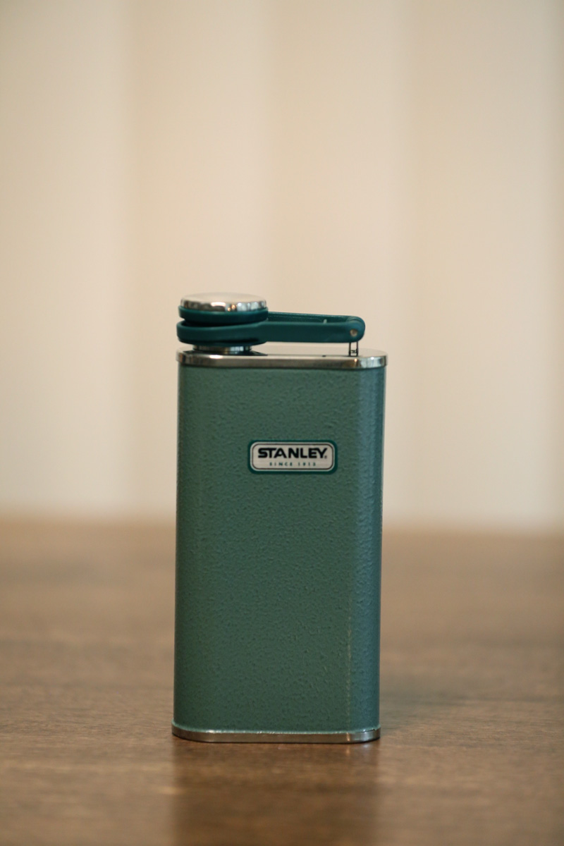 stanley-brand-8oz-classic-flask
